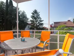 Bild zur gratis inserierten Ferienwohnung Apartment in der ersten Etage mit drei Schlafzimmern für sechs Personen.