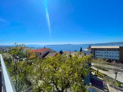Bild zur gratis inserierten Ferienwohnung Wohnung in Crikvenica mit Möbliertem Balkon.