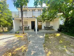 Bild zur gratis inserierten Ferienwohnung in Jadranovo mit Garten.