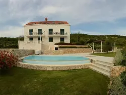 Bild zur gratis inserierten Ferienwohnung mit Blick auf das Wasser.