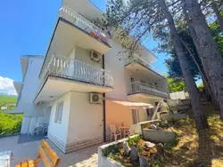 Bild zur gratis inserierten Ferienwohnung in Jadranovo mit Terrasse, Garten und Grill.