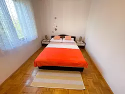 Bild zur gratis inserierten Ferienwohnung Gesamte Wohnung in Jadranovo mit Grill und Garten.