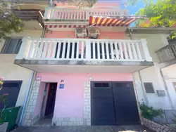 Bild zur gratis inserierten Ferienwohnung Wohnung in Jadranovo mit Grill und Garten.