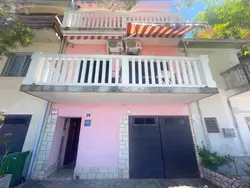 Bild zur gratis inserierten Ferienwohnung Appartement in Jadranovo mit Terrasse, Grill und Garten.