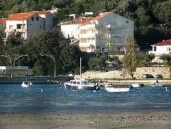 Bild zur gratis inserierten Ferienwohnung mit Blick auf das Wasser.