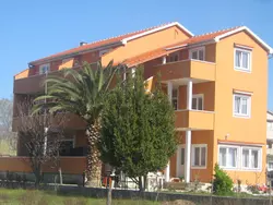 Bild zur gratis inserierten Ferienwohnung Zentrale Ferienwohnung mit Balkon.