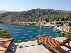 Bild zur gratis inserierten Ferienwohnung mit Blick auf das Wasser.