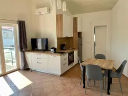 Bild zur gratis inserierten Ferienwohnung mit Blick auf das Wasser.