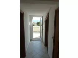 Bild zur gratis inserierten Ferienwohnung Appartement mit Blick auf das Wasser.