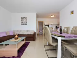 Bild zur gratis inserierten Ferienwohnung für fünf Personen im ersten Stock.