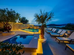 Bild zur gratis inserierten Ferienwohnung Strandnahes Ferienhaus mit Garten in Ražanj.