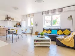 Bild zur gratis inserierten Ferienwohnung mit Blick auf das Wasser".