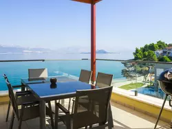 Bild zur gratis inserierten Ferienwohnung Appartement "Golden B2" mit Blick auf das Wasser.