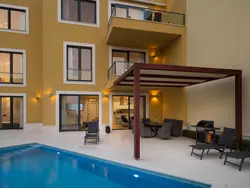 Bild zur gratis inserierten Ferienwohnung Luxuriöse Villa Golden D am Strand mit Pool.