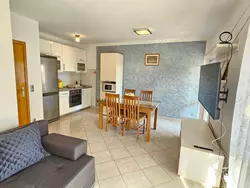 Bild zur gratis inserierten Ferienwohnung Maja großer Balkon 7 Minuten zu Fuß zum Strand und Hotel.