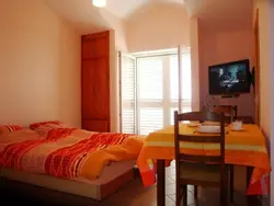 Bild zur gratis inserierten Ferienwohnung Apartments Delfini mit Panoramablick auf das Meer.