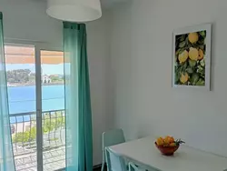 Bild zur gratis inserierten Ferienwohnung Wohnung "Mama Roza" mit Blick auf das Wasser.