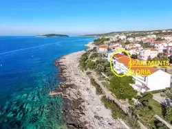 Bild zur gratis inserierten Ferienwohnung Wohnung "Gloria" mit Blick auf das Wasser.