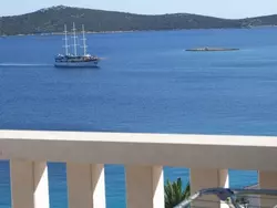 Bild zur gratis inserierten Ferienwohnung mit Blick auf das Wasser.