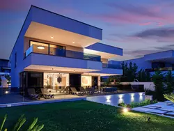 Bild zur gratis inserierten Ferienwohnung Luxuriöse Villa mit Innenpool.