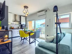 Bild zur gratis inserierten Ferienwohnung Brandneue Design-Wohnung mit großer Terrasse.