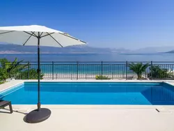 Bild zur gratis inserierten Ferienwohnung Appartement "Golden B1" mit Blick auf das Wasser.