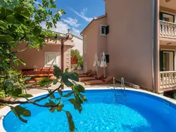 Bild zur gratis inserierten Ferienwohnung mit Balkon und Terrasse sowie Meerblick.