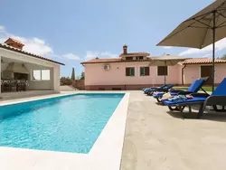 Bild zur gratis inserierten Ferienwohnung mit Garten, Grill und Terrasse.