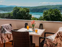 Bild zur gratis inserierten Ferienwohnung Wohnung Nr. 4 mit atemberaubendem Meerblick.