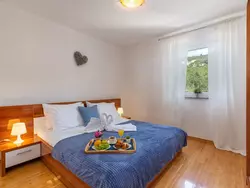 Bild zur gratis inserierten Ferienwohnung Wohnung mit Terrasse und Meerblick.