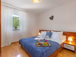 Bild zur gratis inserierten Ferienwohnung Wohnung mit Terrasse und Meerblick.