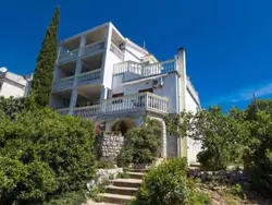 Bild zur gratis inserierten Ferienwohnung Appartement in Dramalj mit Möbliertem Balkon.