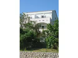 Bild zur gratis inserierten Ferienwohnung Appartement "Tomi" mit Blick auf das Wasser.