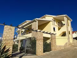 Bild zur gratis inserierten Ferienwohnung Wohnung in Novigrad mit Möblierter Terrasse.