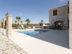 Bild zur gratis inserierten Ferienwohnung Villa Elena mit Pool, nur 60 Meter zum Meer.