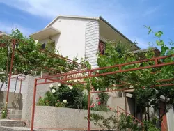 Bild zur gratis inserierten Ferienwohnung Wohnung mit Balkon und Meerblick.