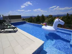 Bild zur gratis inserierten Ferienwohnung Villa Domus mit privatem beheiztem Infinity-Pool.