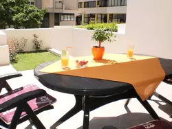 Bild zur gratis inserierten Ferienwohnung Moderne Ferienwohnung in Omiš mit Terrasse und Garten.