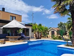 Bild zur gratis inserierten Ferienwohnung Schönes Haus in Pomer mit privatem Parkplatz.