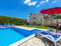 Bild zur gratis inserierten Ferienwohnung Modernes Ferienhaus in Vadreš mit Privatem Pool.