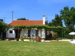 Bild zur gratis inserierten Ferienwohnung Freistehendes Haus Violeta mit weitläufigen Garten.
