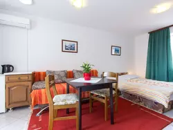 Bild zur gratis inserierten Ferienwohnung Apartmenthaus „Sean“ mit Parkplatz, Olivenhain.