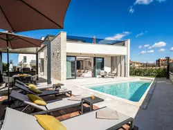 Bild zur gratis inserierten Ferienwohnung Luxuriöse Villa mit Pool und Whirlpool in Porec.