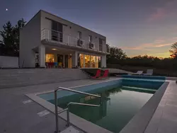 Bild zur gratis inserierten Ferienwohnung Villa mit Pool.