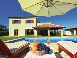 Bild zur gratis inserierten Ferienwohnung Luxuriöse Villa mit riesigem Olivenbaum-Garten, Sonnenterrasse, großem Pool und.