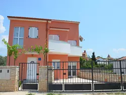 Bild zur gratis inserierten Ferienwohnung Ruhiges Ferienhaus mit Balkon und Garten.