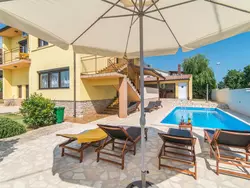 Bild zur gratis inserierten Ferienwohnung Ferienvilla mit Pool in Pula.
