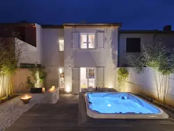 Bild zur gratis inserierten Ferienwohnung Stylisches Haus mit Dachterrasse, Bar und Hot Tub.