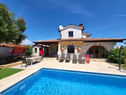 Bild zur gratis inserierten Ferienwohnung Haus mit Pool.