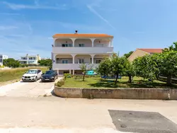 Bild zur gratis inserierten Ferienwohnung "Lenko 1" mit Blick auf das Wasser.